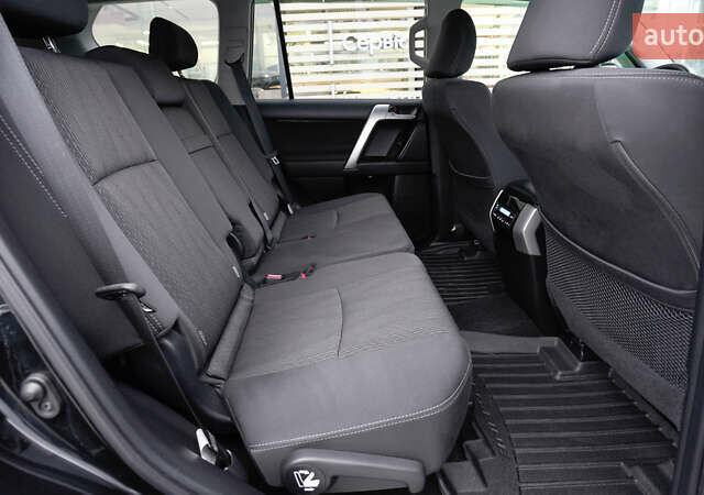 Черный Тойота Ленд Крузер Прадо, объемом двигателя 3.96 л и пробегом 31 тыс. км за 43948 $, фото 6 на Automoto.ua