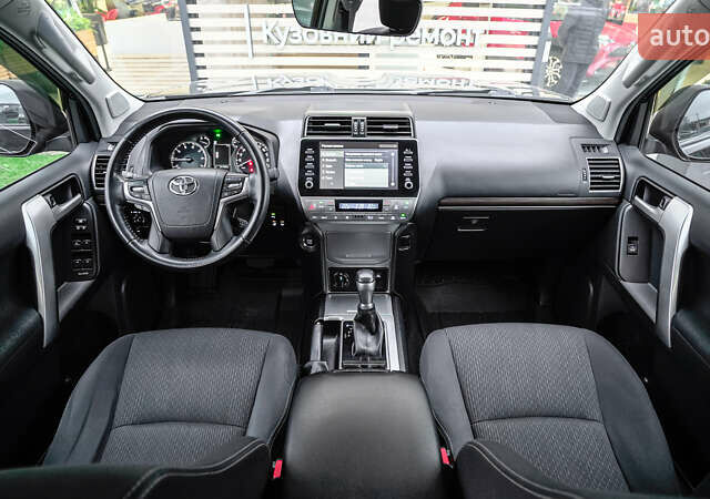 Черный Тойота Ленд Крузер Прадо, объемом двигателя 3.96 л и пробегом 31 тыс. км за 43948 $, фото 7 на Automoto.ua