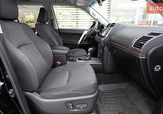 Черный Тойота Ленд Крузер Прадо, объемом двигателя 3.96 л и пробегом 31 тыс. км за 43948 $, фото 5 на Automoto.ua