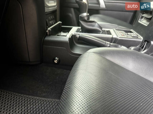 Черный Тойота Ленд Крузер Прадо, объемом двигателя 2.76 л и пробегом 133 тыс. км за 43000 $, фото 10 на Automoto.ua