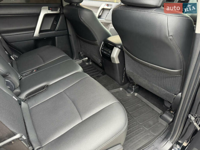 Черный Тойота Ленд Крузер Прадо, объемом двигателя 3.96 л и пробегом 62 тыс. км за 46000 $, фото 25 на Automoto.ua