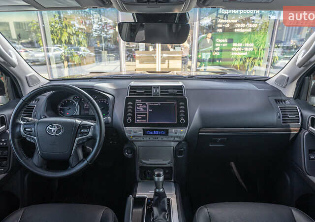 Черный Тойота Ленд Крузер Прадо, объемом двигателя 3.96 л и пробегом 153 тыс. км за 45086 $, фото 7 на Automoto.ua