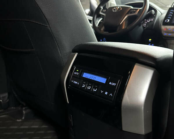 Черный Тойота Ленд Крузер Прадо, объемом двигателя 4 л и пробегом 35 тыс. км за 44999 $, фото 17 на Automoto.ua