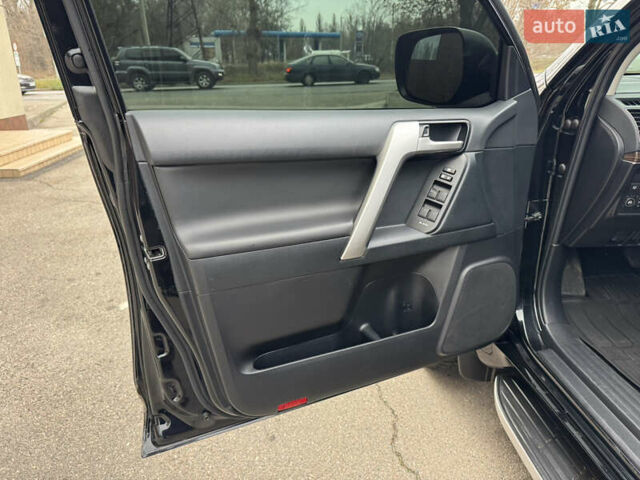 Черный Тойота Ленд Крузер Прадо, объемом двигателя 3.96 л и пробегом 62 тыс. км за 46000 $, фото 17 на Automoto.ua