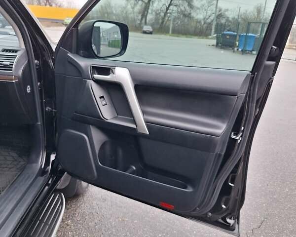 Чорний Тойота Ленд Крузер Прадо, об'ємом двигуна 3.96 л та пробігом 135 тис. км за 44900 $, фото 62 на Automoto.ua