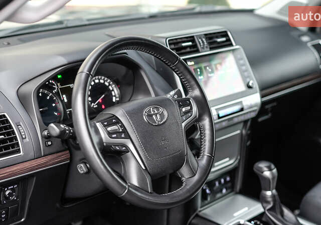 Черный Тойота Ленд Крузер Прадо, объемом двигателя 3.96 л и пробегом 31 тыс. км за 43948 $, фото 13 на Automoto.ua