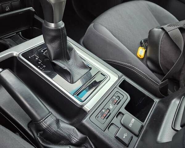 Черный Тойота Ленд Крузер Прадо, объемом двигателя 3.96 л и пробегом 130 тыс. км за 40000 $, фото 10 на Automoto.ua