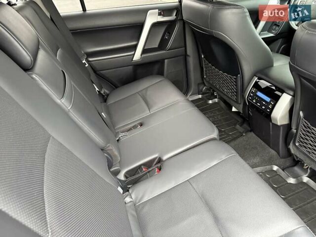 Черный Тойота Ленд Крузер Прадо, объемом двигателя 3.96 л и пробегом 69 тыс. км за 49700 $, фото 24 на Automoto.ua