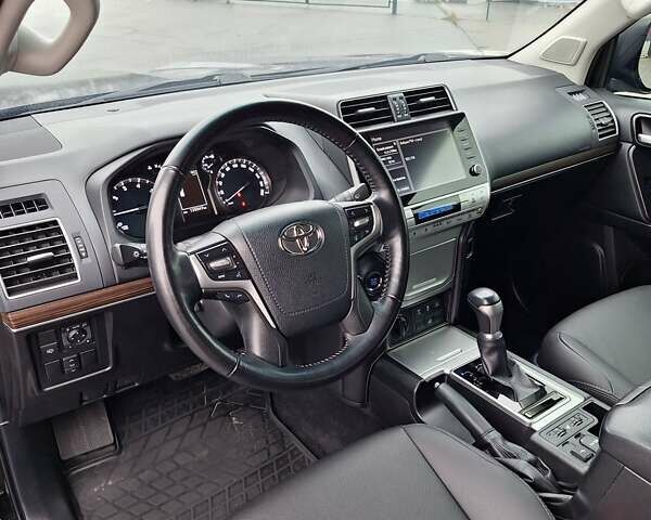 Чорний Тойота Ленд Крузер Прадо, об'ємом двигуна 3.96 л та пробігом 135 тис. км за 44900 $, фото 45 на Automoto.ua