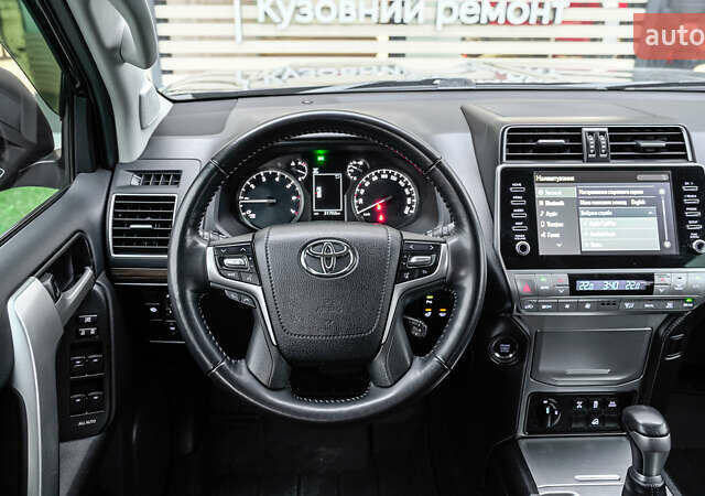 Черный Тойота Ленд Крузер Прадо, объемом двигателя 3.96 л и пробегом 31 тыс. км за 43948 $, фото 8 на Automoto.ua