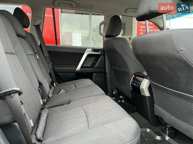 Черный Тойота Ленд Крузер Прадо, объемом двигателя 3.96 л и пробегом 42 тыс. км за 43977 $, фото 11 на Automoto.ua