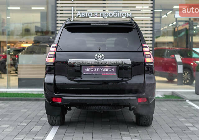 Черный Тойота Ленд Крузер Прадо, объемом двигателя 3.96 л и пробегом 31 тыс. км за 43948 $, фото 3 на Automoto.ua