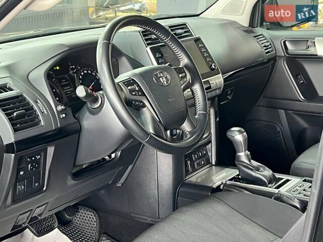 Черный Тойота Ленд Крузер Прадо, объемом двигателя 2.76 л и пробегом 21 тыс. км за 55000 $, фото 12 на Automoto.ua