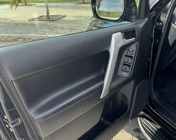 Чорний Тойота Ленд Крузер Прадо, об'ємом двигуна 2.76 л та пробігом 146 тис. км за 49300 $, фото 26 на Automoto.ua