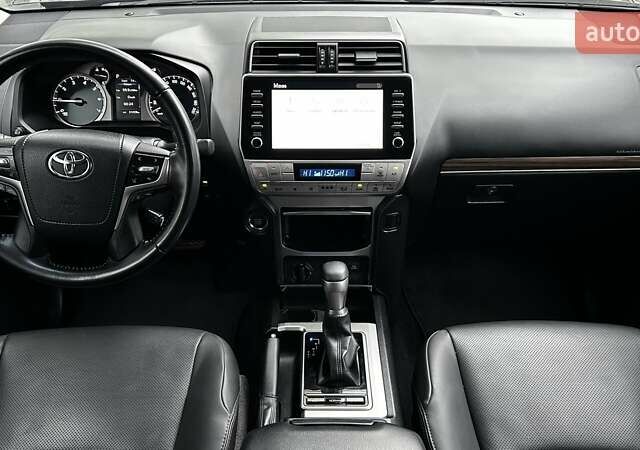 Черный Тойота Ленд Крузер Прадо, объемом двигателя 3.96 л и пробегом 31 тыс. км за 57942 $, фото 7 на Automoto.ua