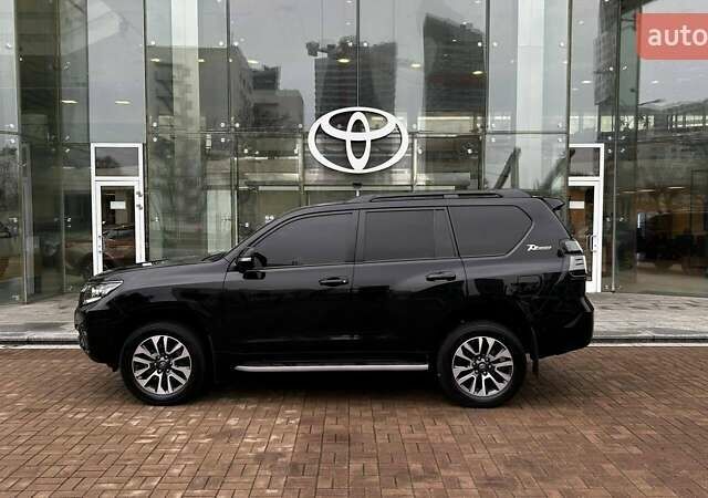 Черный Тойота Ленд Крузер Прадо, объемом двигателя 3.96 л и пробегом 31 тыс. км за 57942 $, фото 2 на Automoto.ua