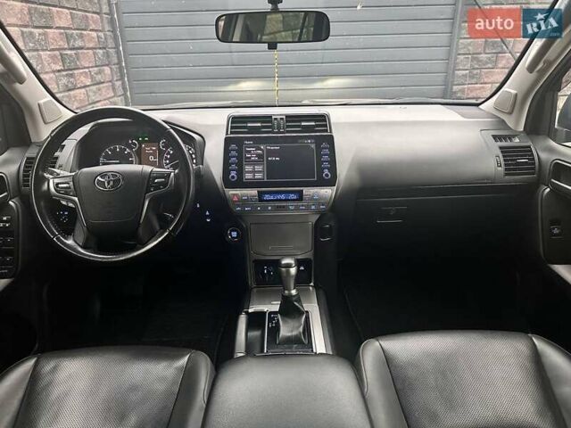 Тойота Ленд Крузер Прадо 2022 в Сарнах на Automoto.ua Черный Тойота Ленд Крузер Прадо, объемом двигателя 2.76 л и пробегом 70 тыс. км за 48600 $, фото 52 на Automoto.ua