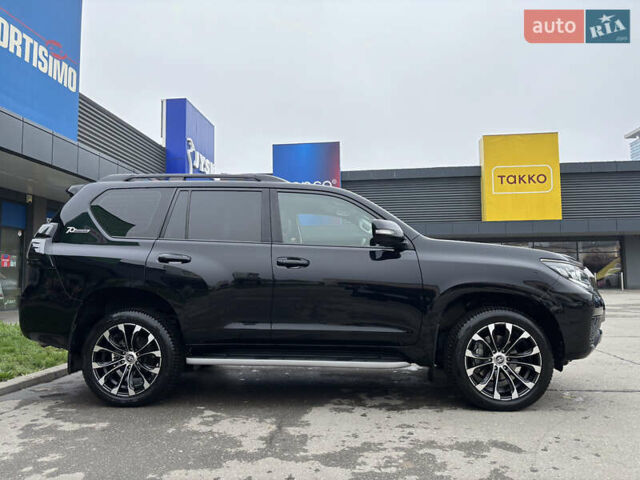 Черный Тойота Ленд Крузер Прадо, объемом двигателя 2.8 л и пробегом 33 тыс. км за 58000 $, фото 2 на Automoto.ua