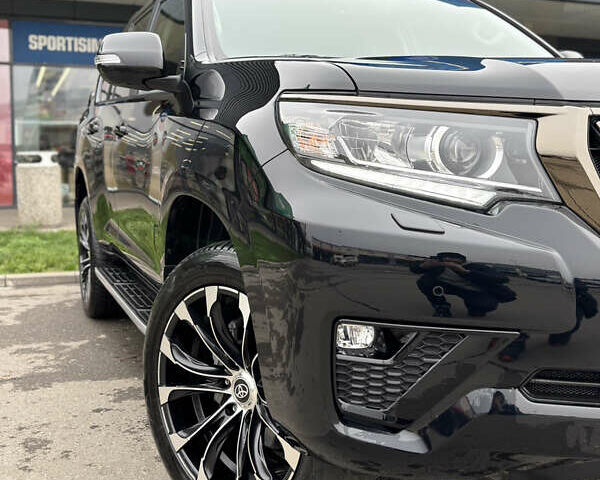 Черный Тойота Ленд Крузер Прадо, объемом двигателя 2.8 л и пробегом 33 тыс. км за 58000 $, фото 1 на Automoto.ua