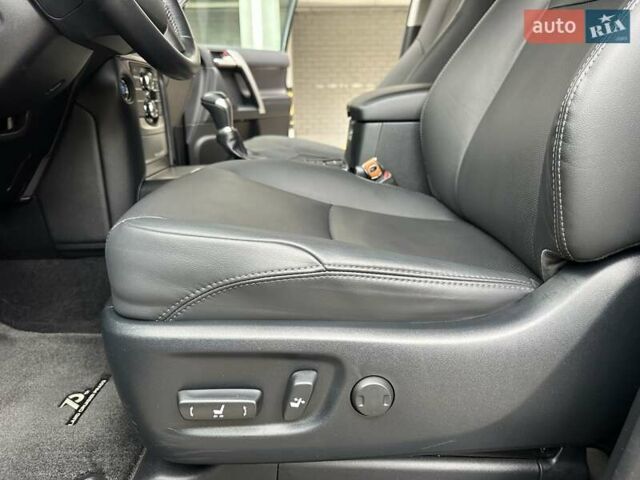 Черный Тойота Ленд Крузер Прадо, объемом двигателя 2.76 л и пробегом 87 тыс. км за 52700 $, фото 44 на Automoto.ua