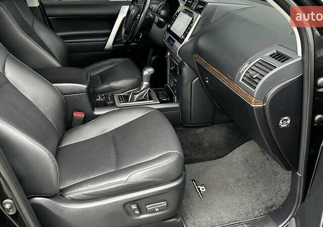 Черный Тойота Ленд Крузер Прадо, объемом двигателя 3.96 л и пробегом 31 тыс. км за 57942 $, фото 5 на Automoto.ua