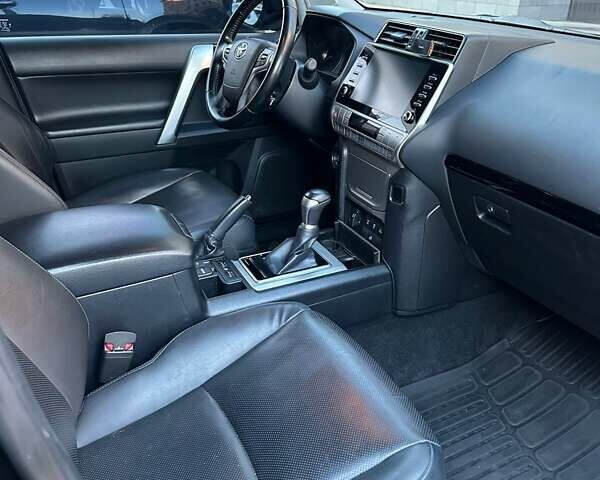 Черный Тойота Ленд Крузер Прадо, объемом двигателя 2.76 л и пробегом 40 тыс. км за 47000 $, фото 3 на Automoto.ua