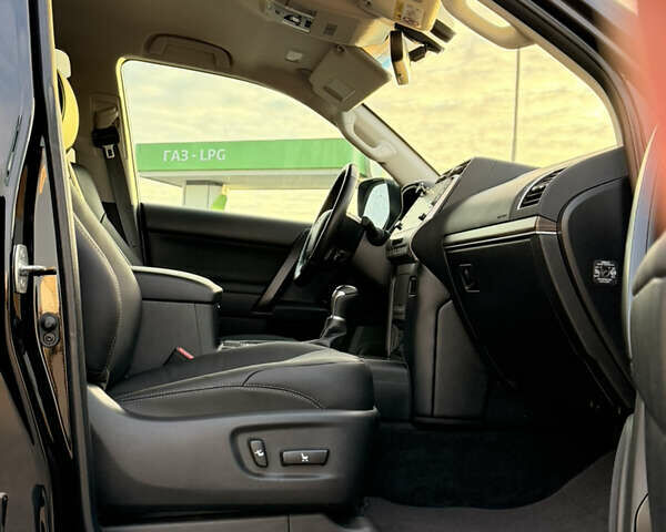 Черный Тойота Ленд Крузер Прадо, объемом двигателя 2.7 л и пробегом 67 тыс. км за 52500 $, фото 16 на Automoto.ua