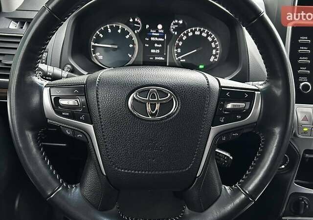 Черный Тойота Ленд Крузер Прадо, объемом двигателя 3.96 л и пробегом 31 тыс. км за 57942 $, фото 12 на Automoto.ua