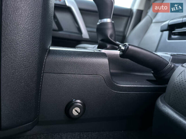 Черный Тойота Ленд Крузер Прадо, объемом двигателя 2.76 л и пробегом 93 тыс. км за 47500 $, фото 127 на Automoto.ua