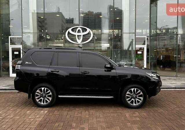 Черный Тойота Ленд Крузер Прадо, объемом двигателя 3.96 л и пробегом 31 тыс. км за 57942 $, фото 15 на Automoto.ua
