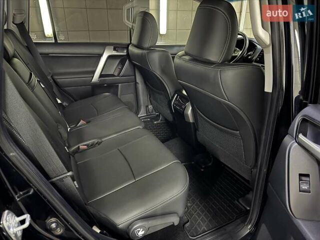 Чорний Тойота Ленд Крузер Прадо, об'ємом двигуна 2.8 л та пробігом 3 тис. км за 60999 $, фото 23 на Automoto.ua