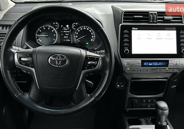 Черный Тойота Ленд Крузер Прадо, объемом двигателя 3.96 л и пробегом 31 тыс. км за 57942 $, фото 8 на Automoto.ua