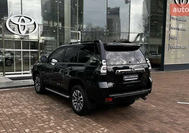 Черный Тойота Ленд Крузер Прадо, объемом двигателя 3.96 л и пробегом 31 тыс. км за 57942 $, фото 1 на Automoto.ua
