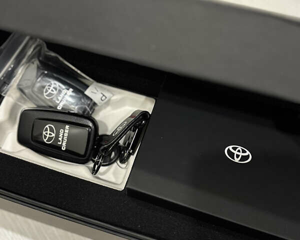 Черный Тойота Ленд Крузер Прадо, объемом двигателя 2.8 л и пробегом 33 тыс. км за 58000 $, фото 17 на Automoto.ua