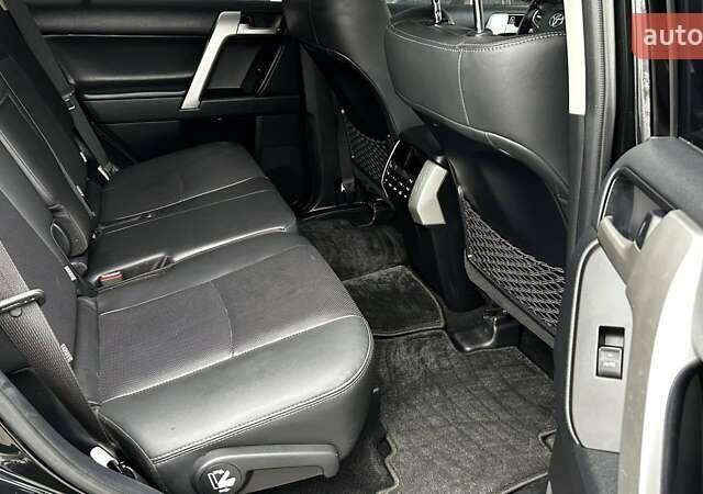 Черный Тойота Ленд Крузер Прадо, объемом двигателя 3.96 л и пробегом 31 тыс. км за 57942 $, фото 6 на Automoto.ua