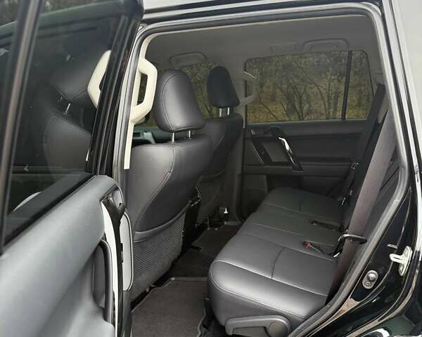 Чорний Тойота Ленд Крузер Прадо, об'ємом двигуна 2.76 л та пробігом 65 тис. км за 49000 $, фото 6 на Automoto.ua