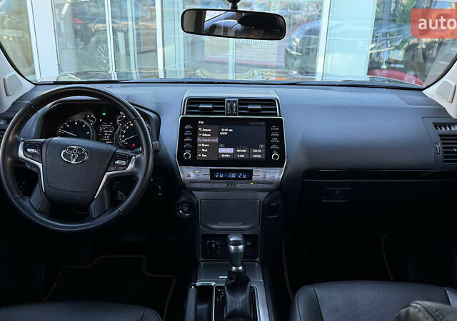 Черный Тойота Ленд Крузер Прадо, объемом двигателя 2.76 л и пробегом 41 тыс. км за 52000 $, фото 7 на Automoto.ua