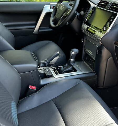 Черный Тойота Ленд Крузер Прадо, объемом двигателя 2.76 л и пробегом 39 тыс. км за 59900 $, фото 4 на Automoto.ua