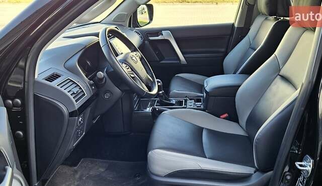 Чорний Тойота Ленд Крузер Прадо, об'ємом двигуна 2.76 л та пробігом 45 тис. км за 61000 $, фото 15 на Automoto.ua