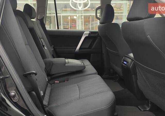 Черный Тойота Ленд Крузер Прадо, объемом двигателя 2.76 л и пробегом 84 тыс. км за 45906 $, фото 6 на Automoto.ua