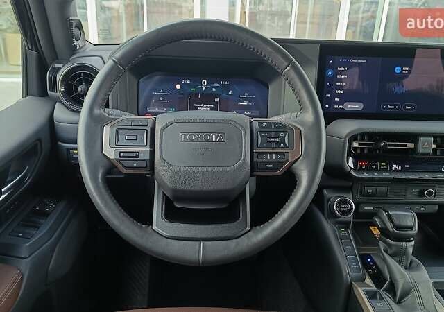 Черный Тойота Ленд Крузер Прадо, объемом двигателя 2.39 л и пробегом 34 тыс. км за 64729 $, фото 8 на Automoto.ua