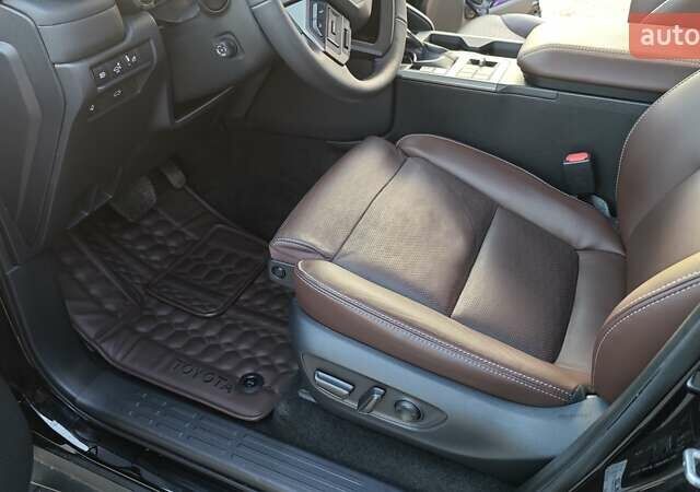 Черный Тойота Ленд Крузер Прадо, объемом двигателя 2.39 л и пробегом 26 тыс. км за 71000 $, фото 19 на Automoto.ua