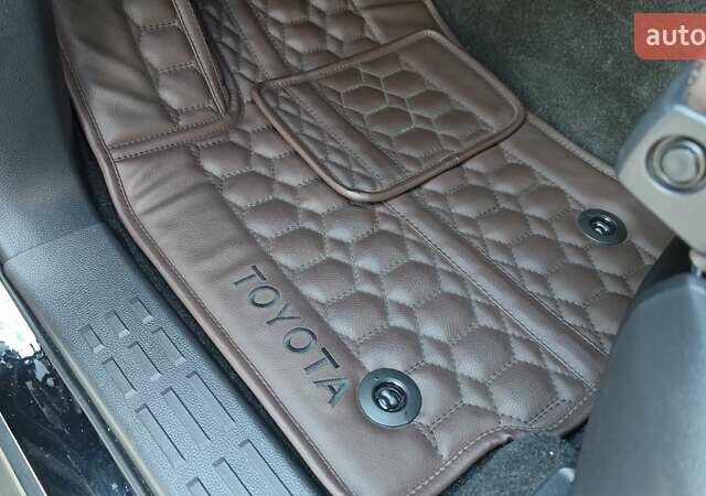 Черный Тойота Ленд Крузер Прадо, объемом двигателя 2.39 л и пробегом 26 тыс. км за 71000 $, фото 22 на Automoto.ua