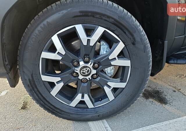 Черный Тойота Ленд Крузер Прадо, объемом двигателя 2.39 л и пробегом 26 тыс. км за 71000 $, фото 64 на Automoto.ua