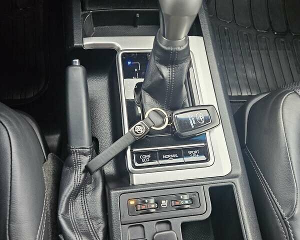 Красный Тойота Ленд Крузер Прадо, объемом двигателя 3.96 л и пробегом 148 тыс. км за 46000 $, фото 100 на Automoto.ua