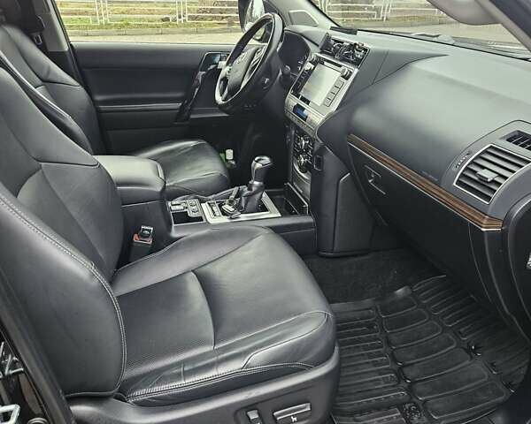 Красный Тойота Ленд Крузер Прадо, объемом двигателя 3.96 л и пробегом 148 тыс. км за 46000 $, фото 90 на Automoto.ua