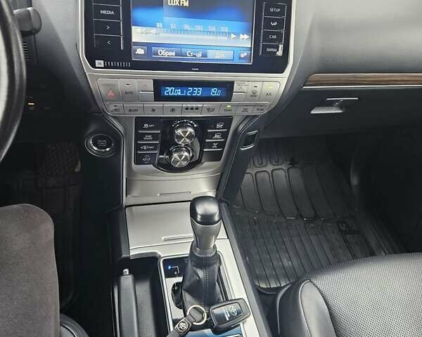 Красный Тойота Ленд Крузер Прадо, объемом двигателя 3.96 л и пробегом 148 тыс. км за 46000 $, фото 101 на Automoto.ua