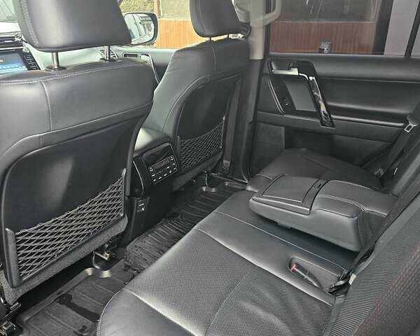 Красный Тойота Ленд Крузер Прадо, объемом двигателя 3.96 л и пробегом 148 тыс. км за 46000 $, фото 77 на Automoto.ua