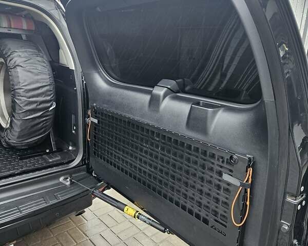 Красный Тойота Ленд Крузер Прадо, объемом двигателя 3.96 л и пробегом 148 тыс. км за 46000 $, фото 60 на Automoto.ua