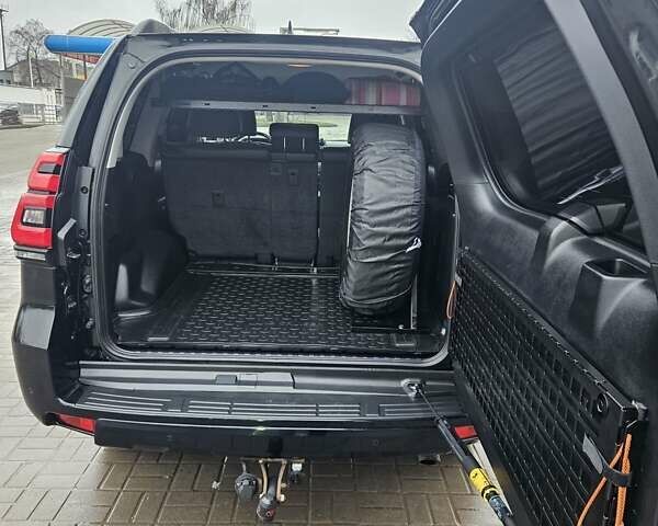 Красный Тойота Ленд Крузер Прадо, объемом двигателя 3.96 л и пробегом 148 тыс. км за 46000 $, фото 61 на Automoto.ua